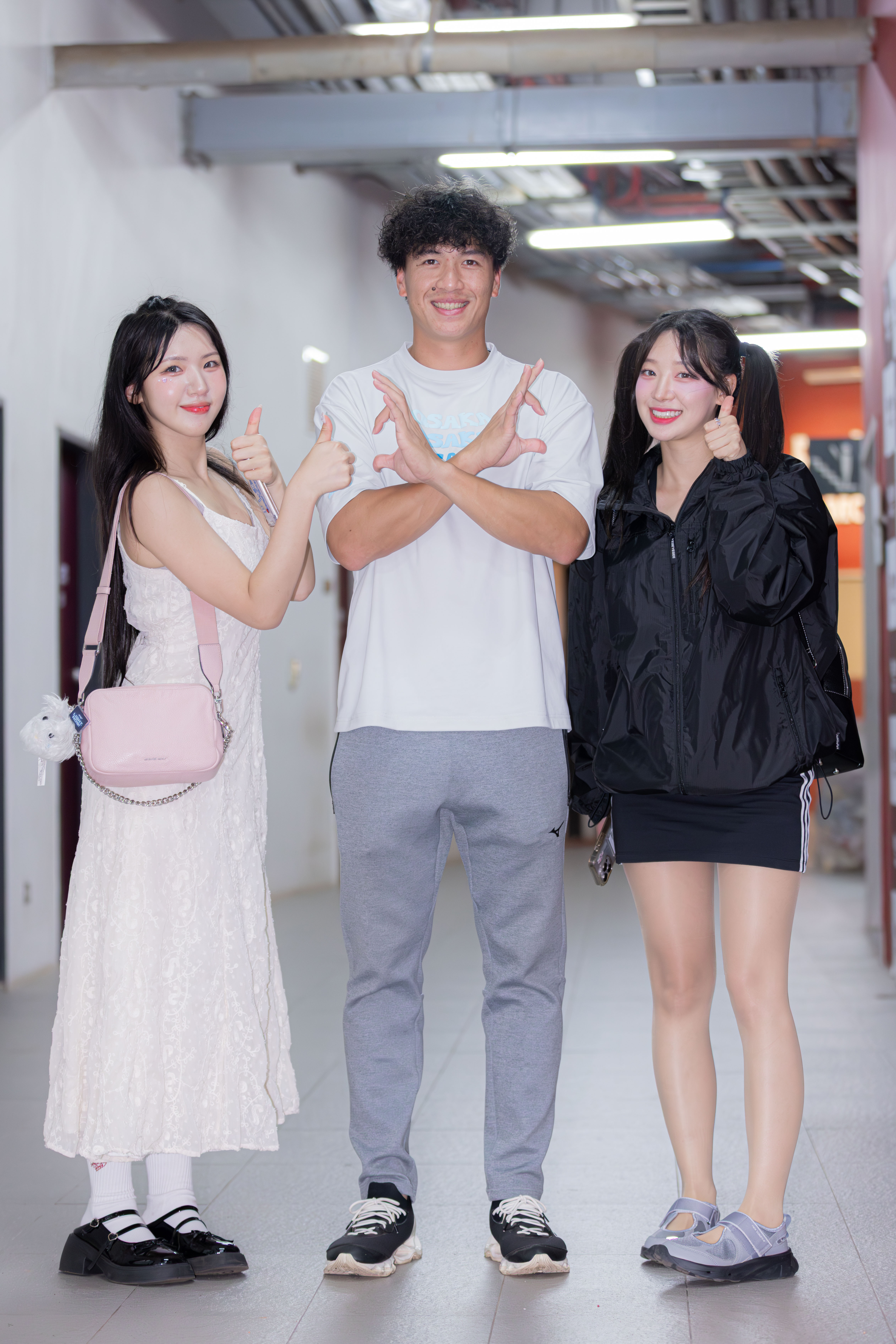 林立隊長和禹洙漢廉世彬合影