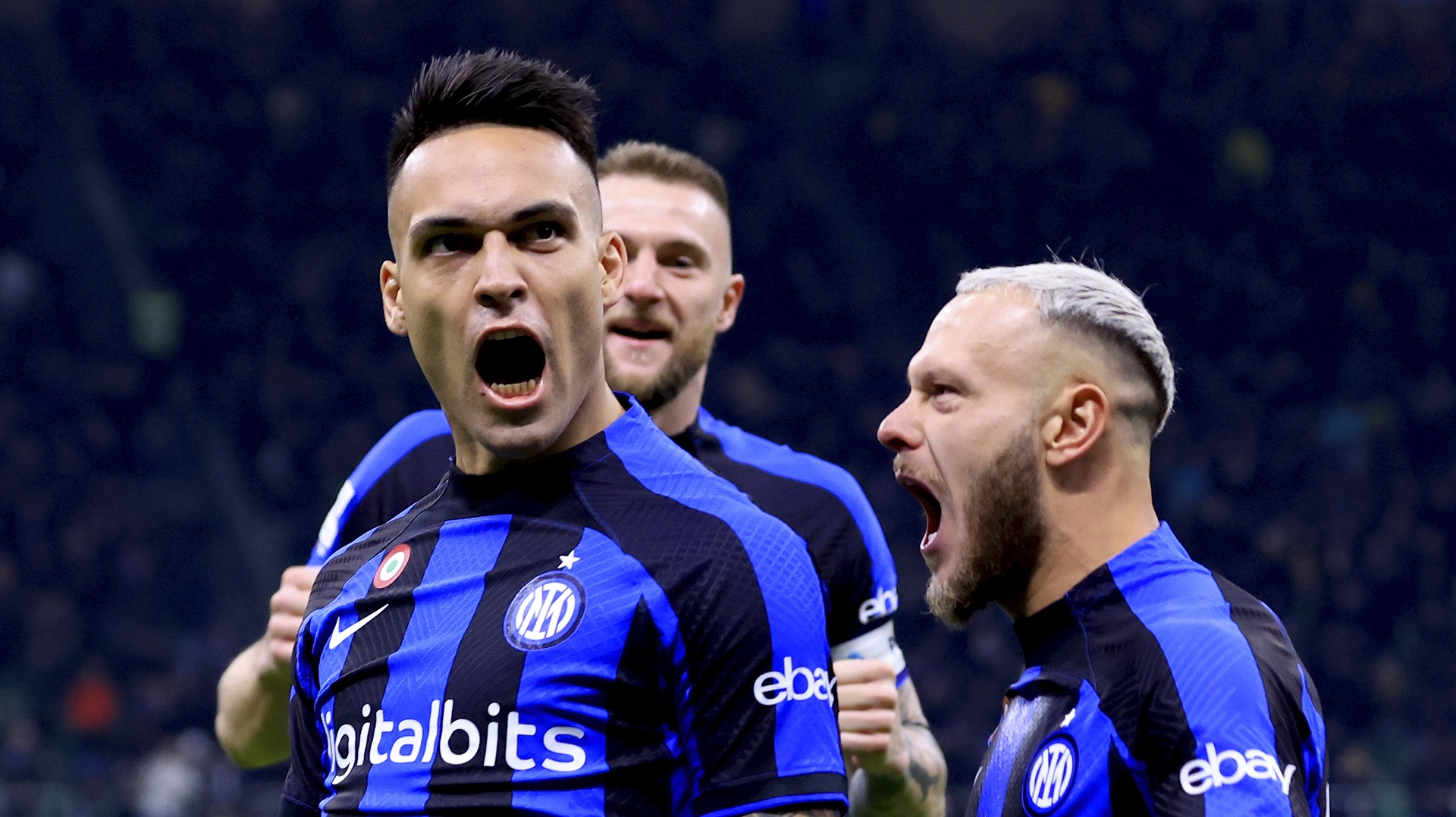 Lautaro Martinez esulta durante Inter-Verona