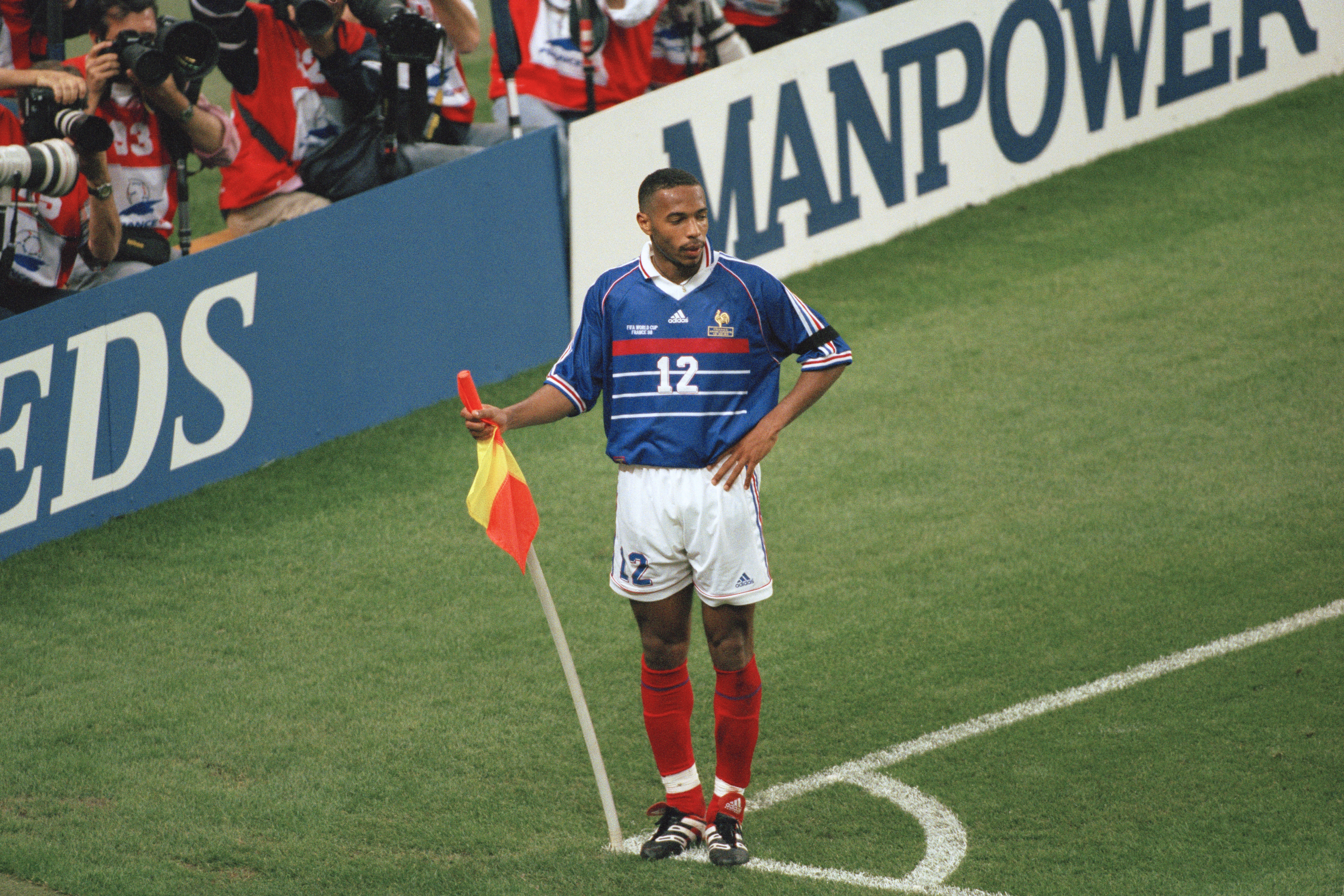 Thierry Henry, calcio d'angolo