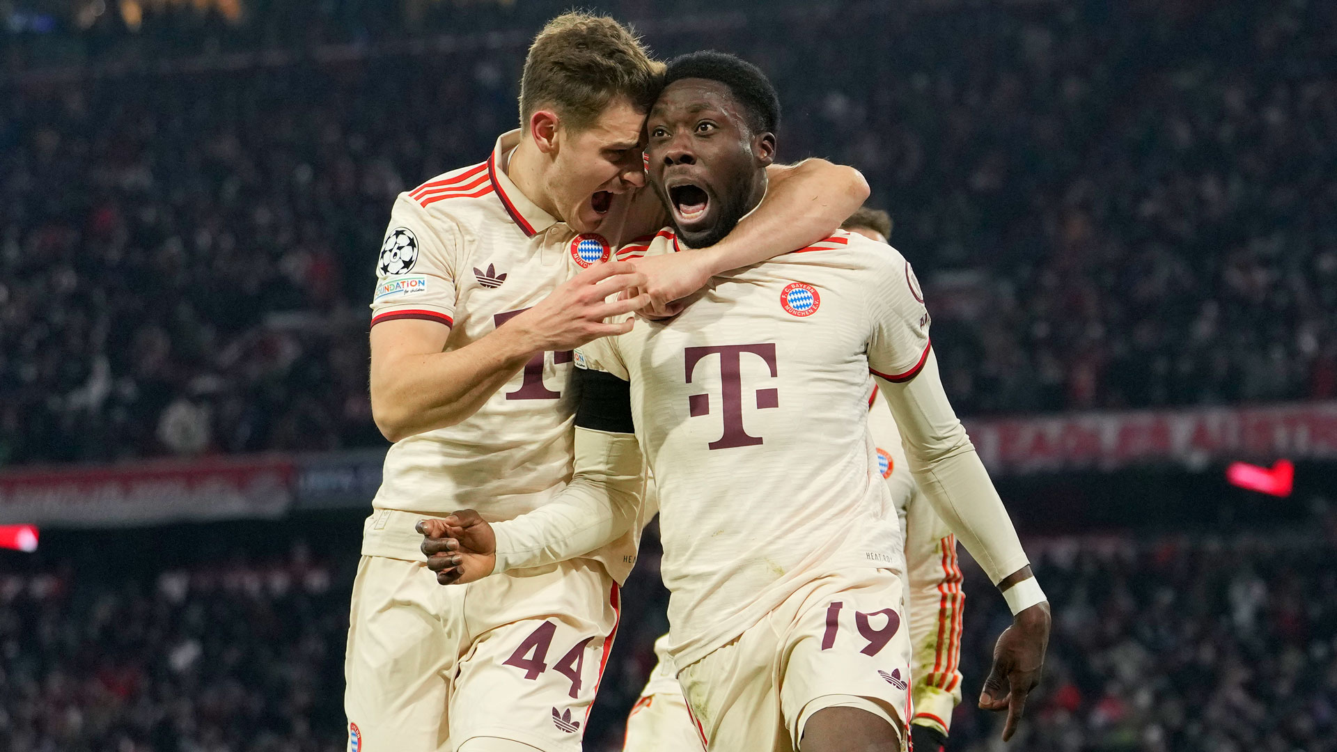 Alphonso Davies Josip Stanisic FC Bayern München UEFA Champions League Playoffs Cletics 18022025