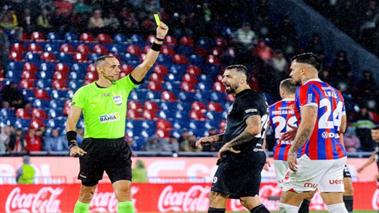 Arbitro Benítez amarilla