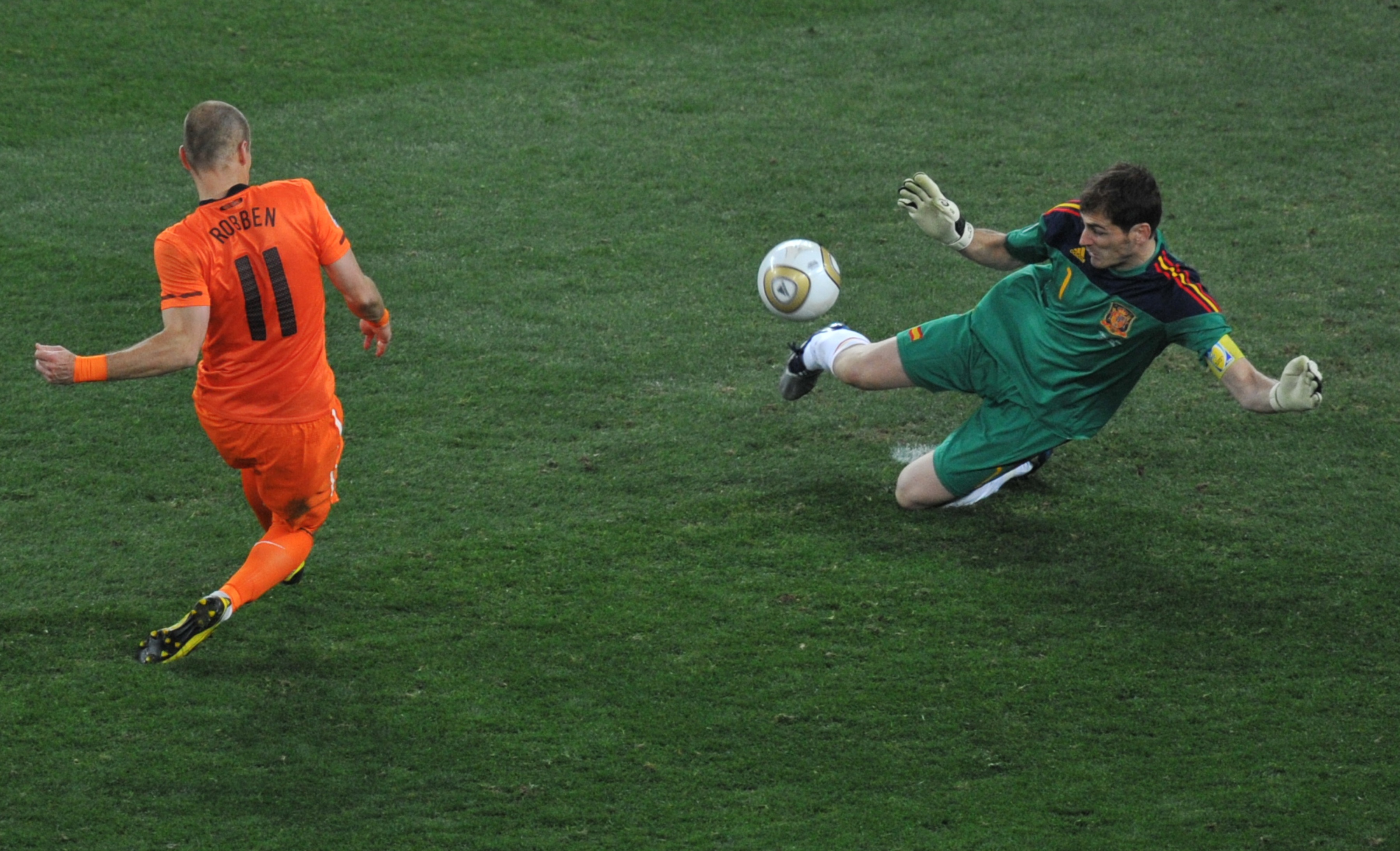 Arjen Robben Iker Casillas Mundial Sudáfrica 2010
