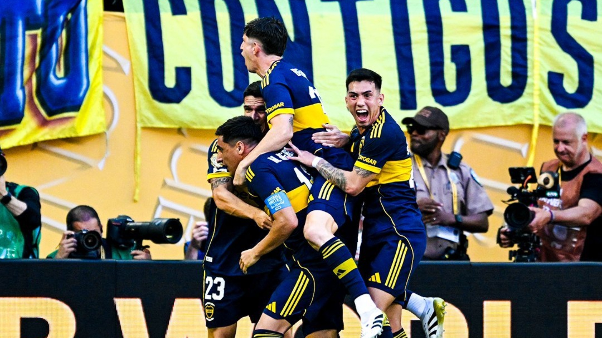 celebración gol de Battaglia y Boca