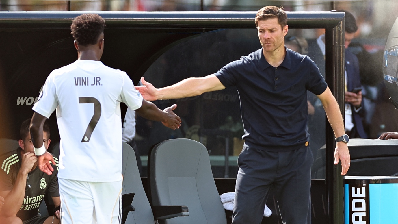 xabi-alonso-vinisius-football-soccer-20250711