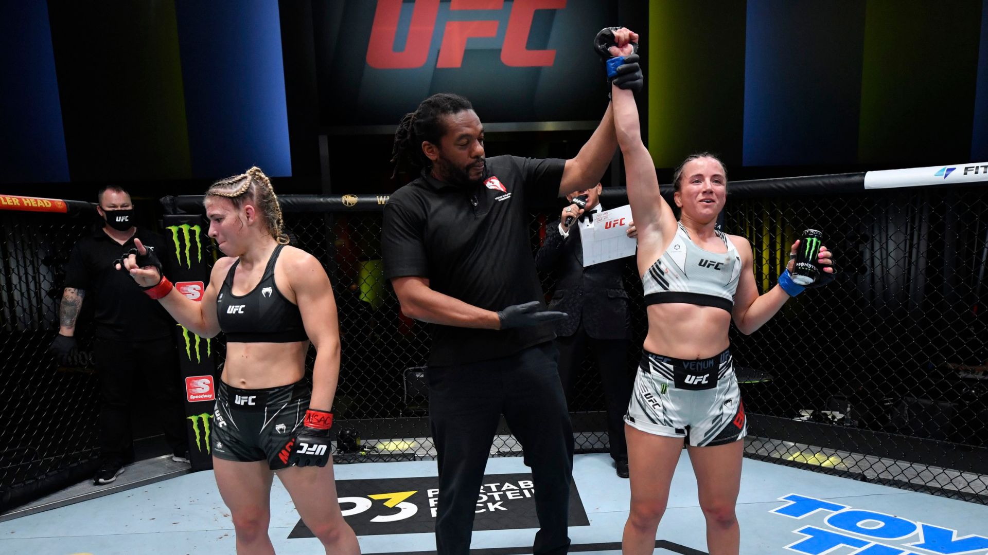 Maycee Barber vs Miranda Maverick