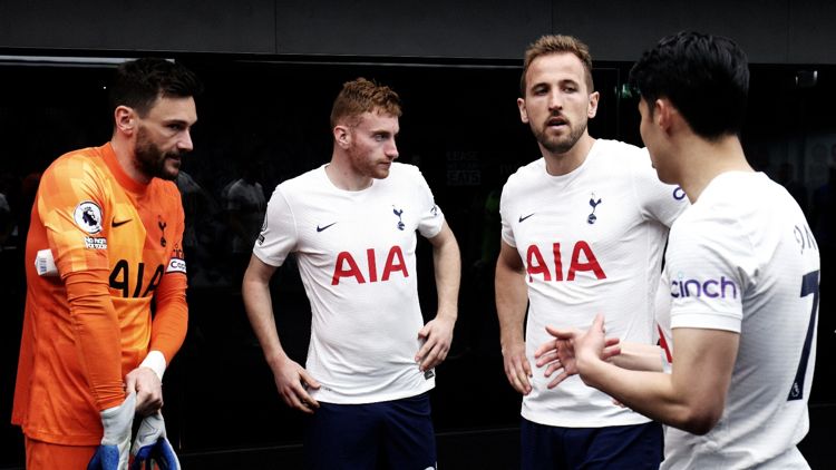 2022-04-16-Hugo Lloris, Dejan Kulusevski, Harry Kane and Heung-Min Son of Tottenham