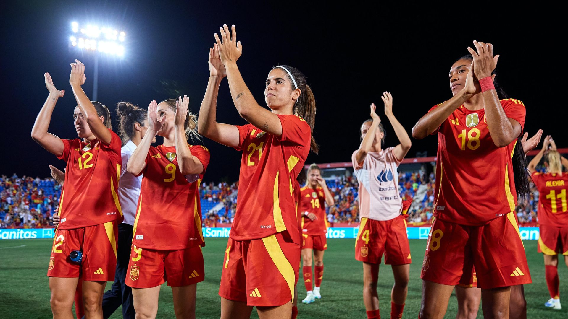Alba Redondo, Esther González, Salma Paralluelo, España