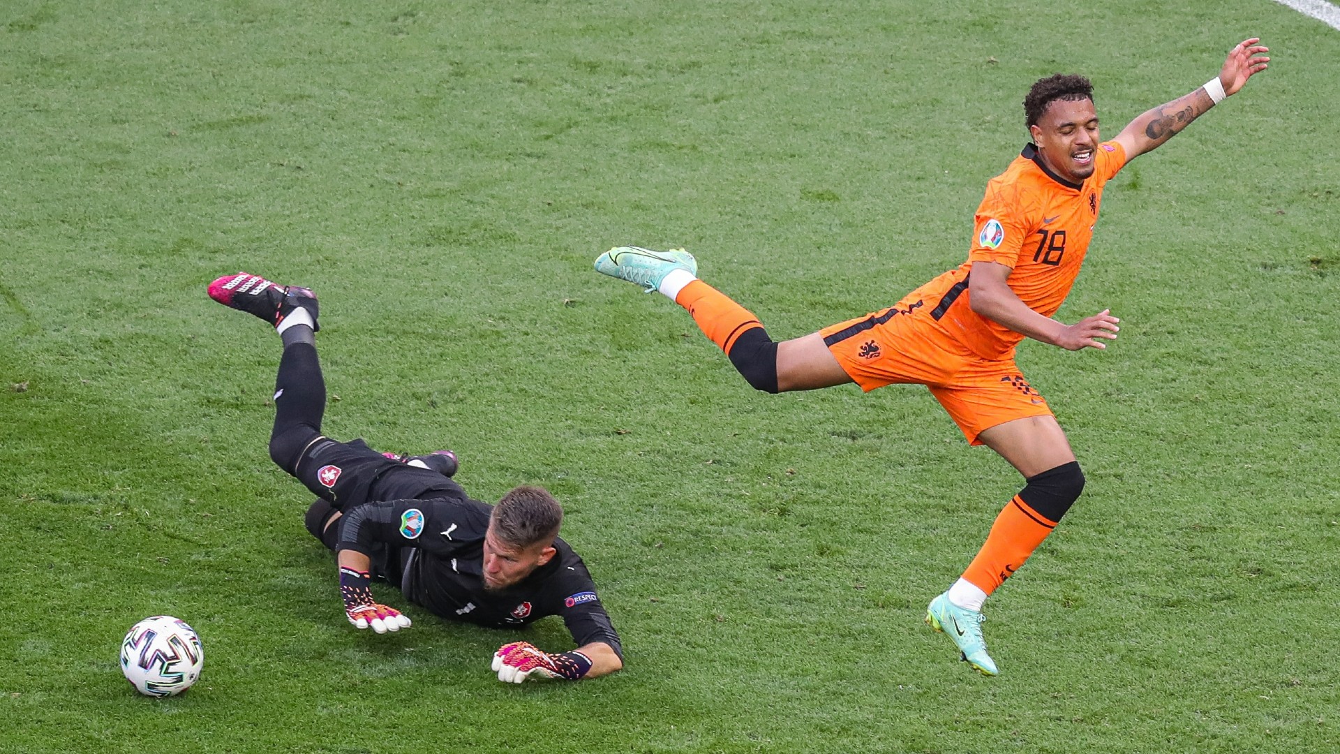 Donyell Malen Tomas Vaclik EURO2020 Niederlande Tschechien Achtelfinale 27062021