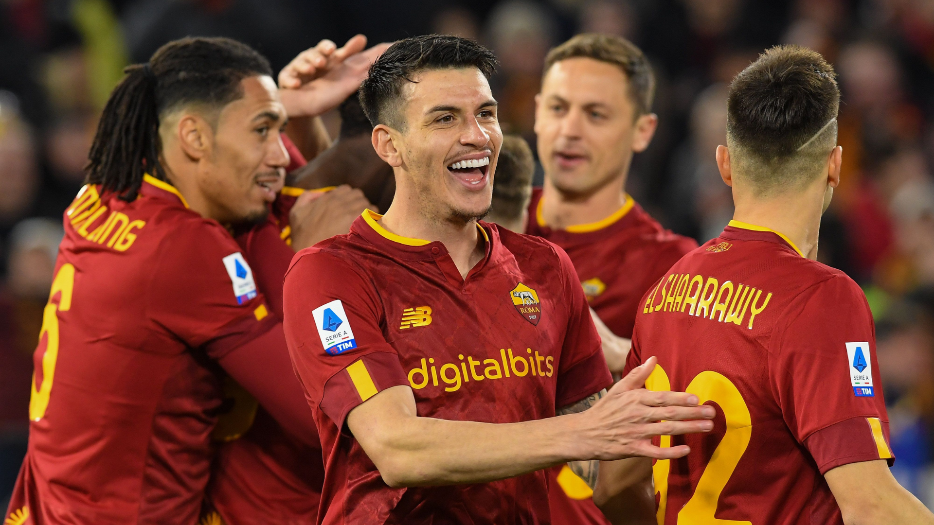 La Roma esulta per il vantaggio di Ibanez contro l'Empoli