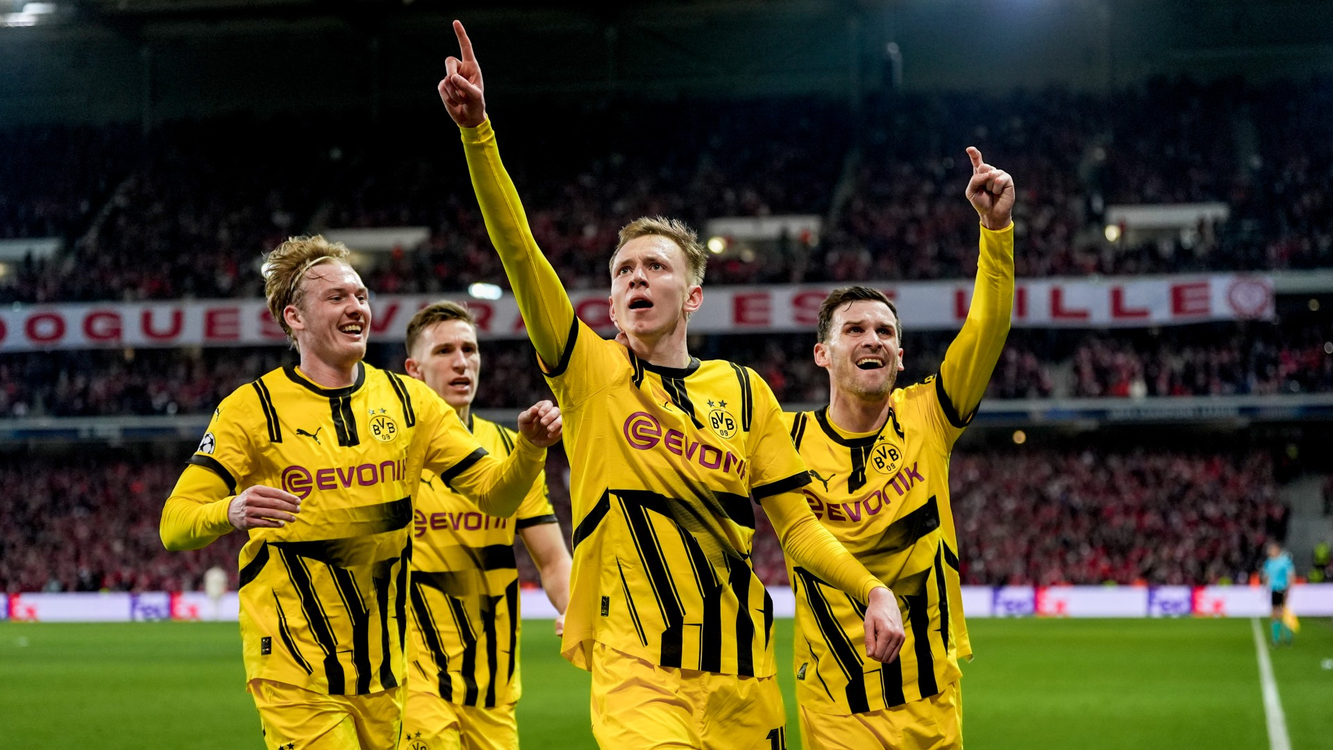 Borussia Dortmund Maxi Beier Champions League 120325