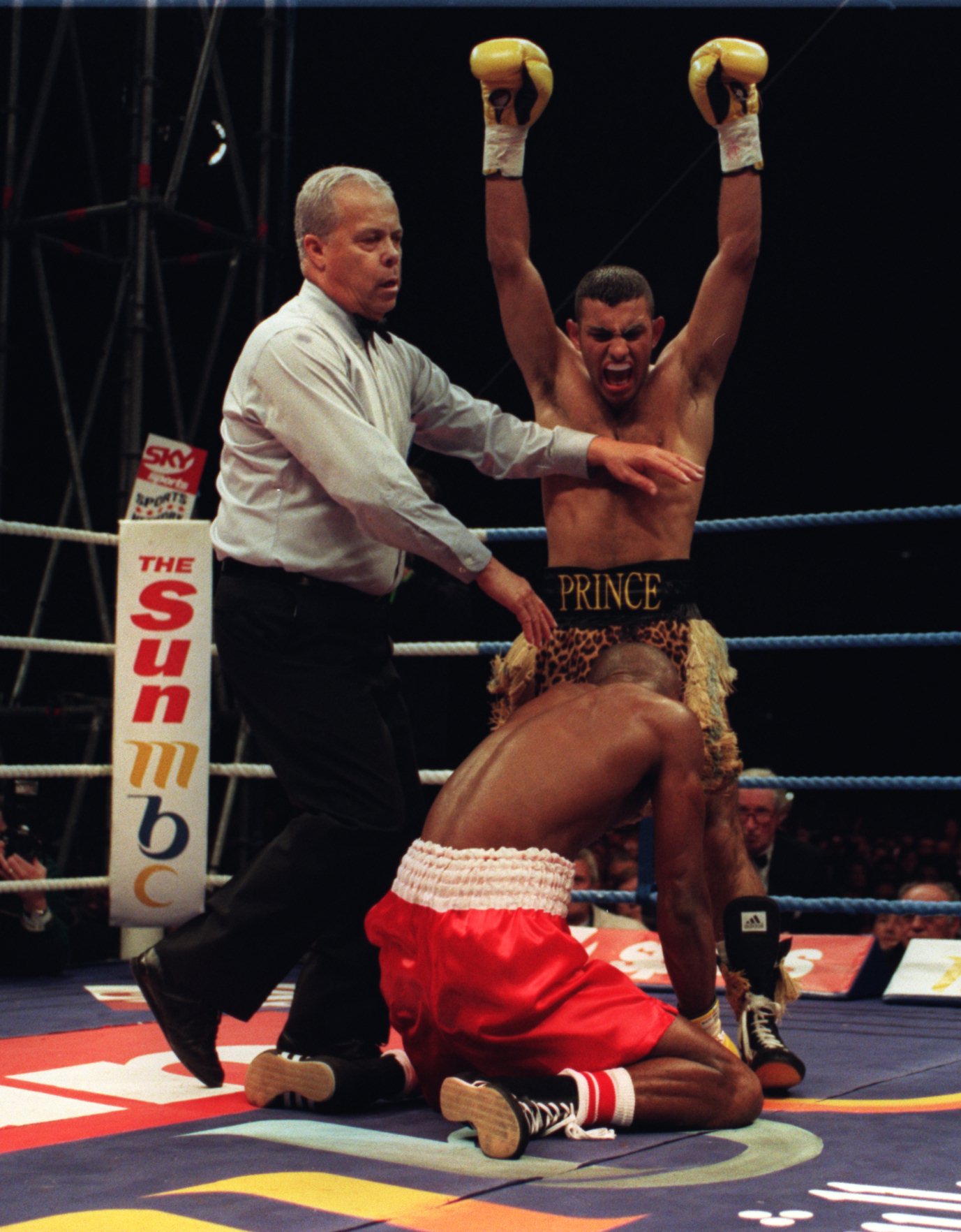 RINCE NASEEM HAMED STANDS OVER STEVE ROBINSON AFTER WINNING WBO FEATHERWEIGHT CHAMPIONSHIP