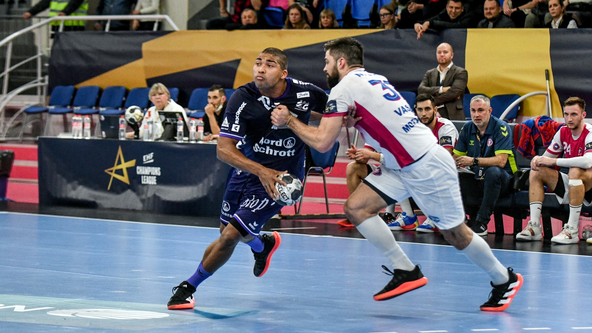 SG Flensburg-Handewitt Mads Mensah Larsen HC Motor Saporoschje EHF Handball Champions League 01122021