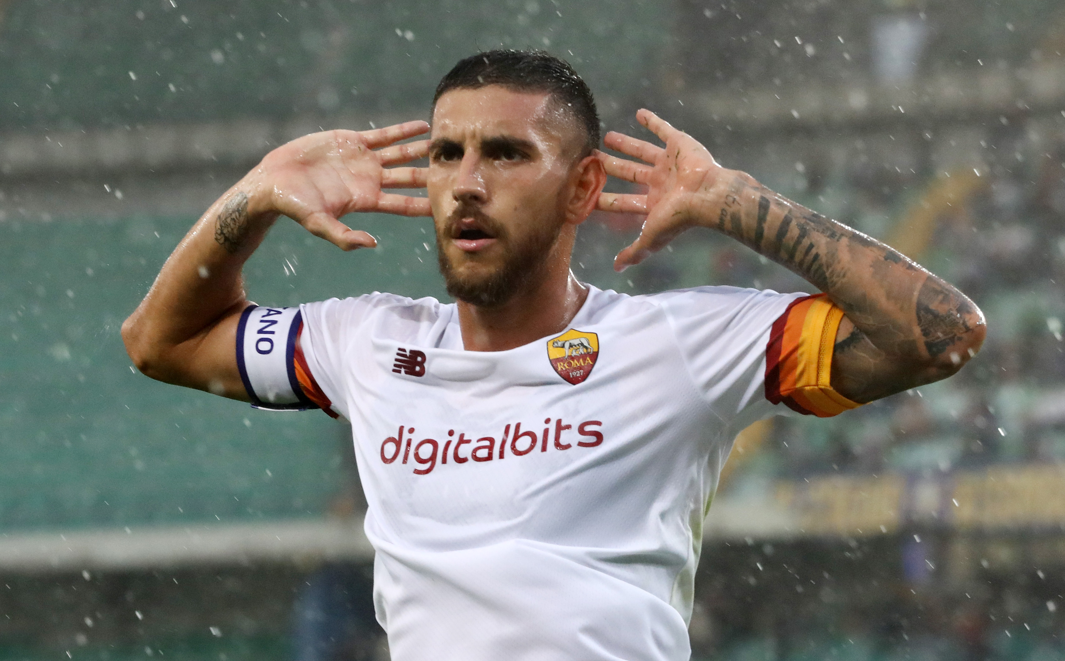 Lorenzo Pellegrini esulta dopo il supergol contro il Verona