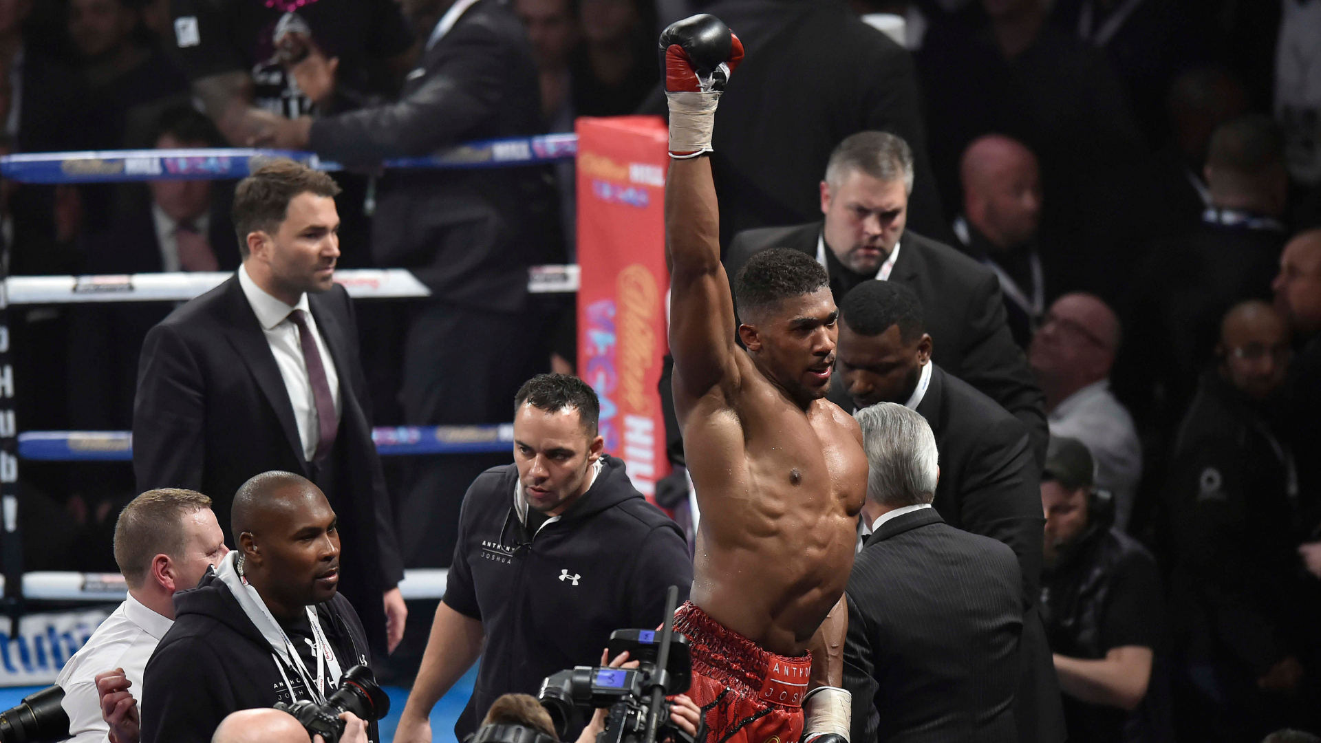 L'esultanza di Joshua dopo la vittoria su Whyte