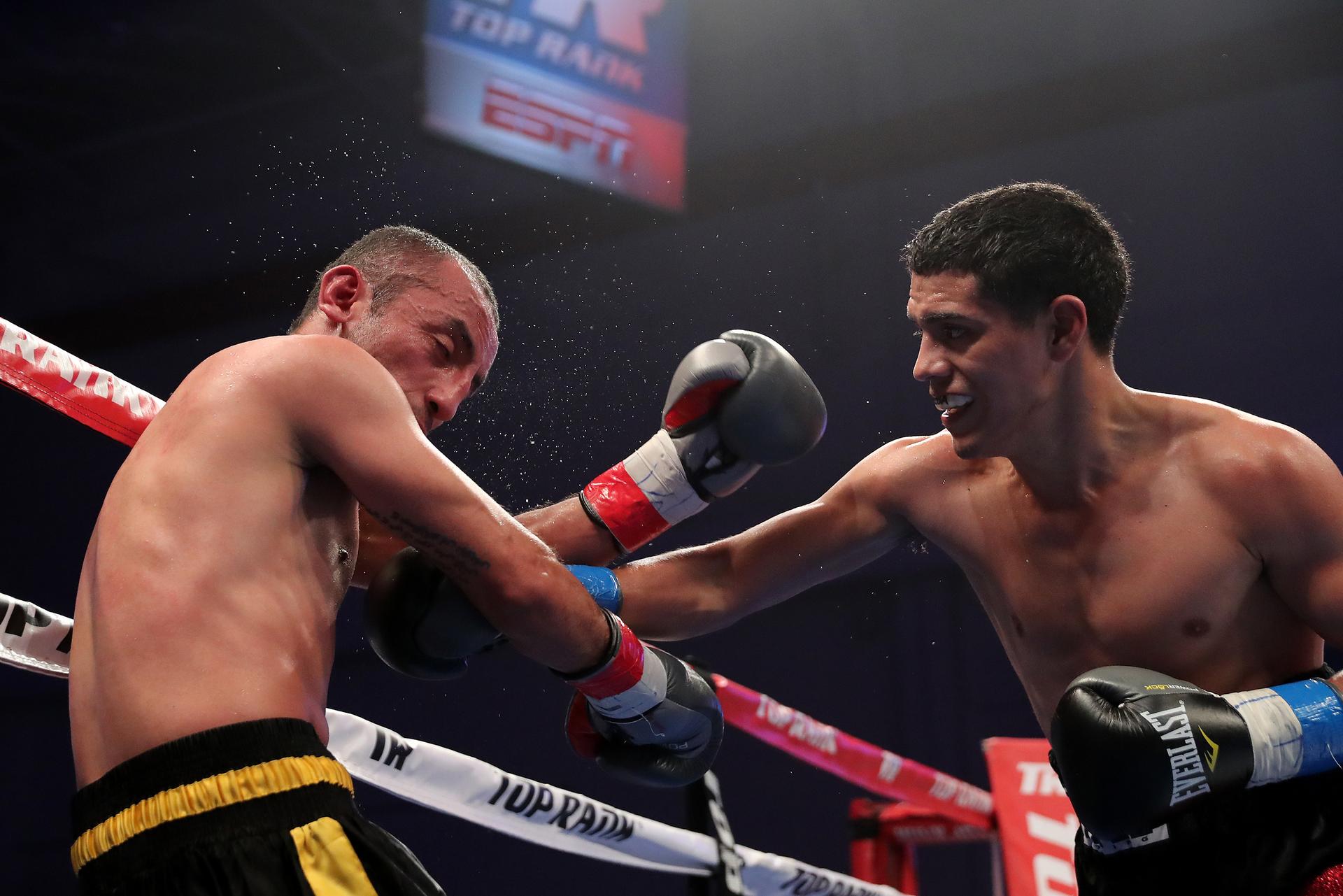 Aaron Echeveste (L) and Antonio Vargas (R)