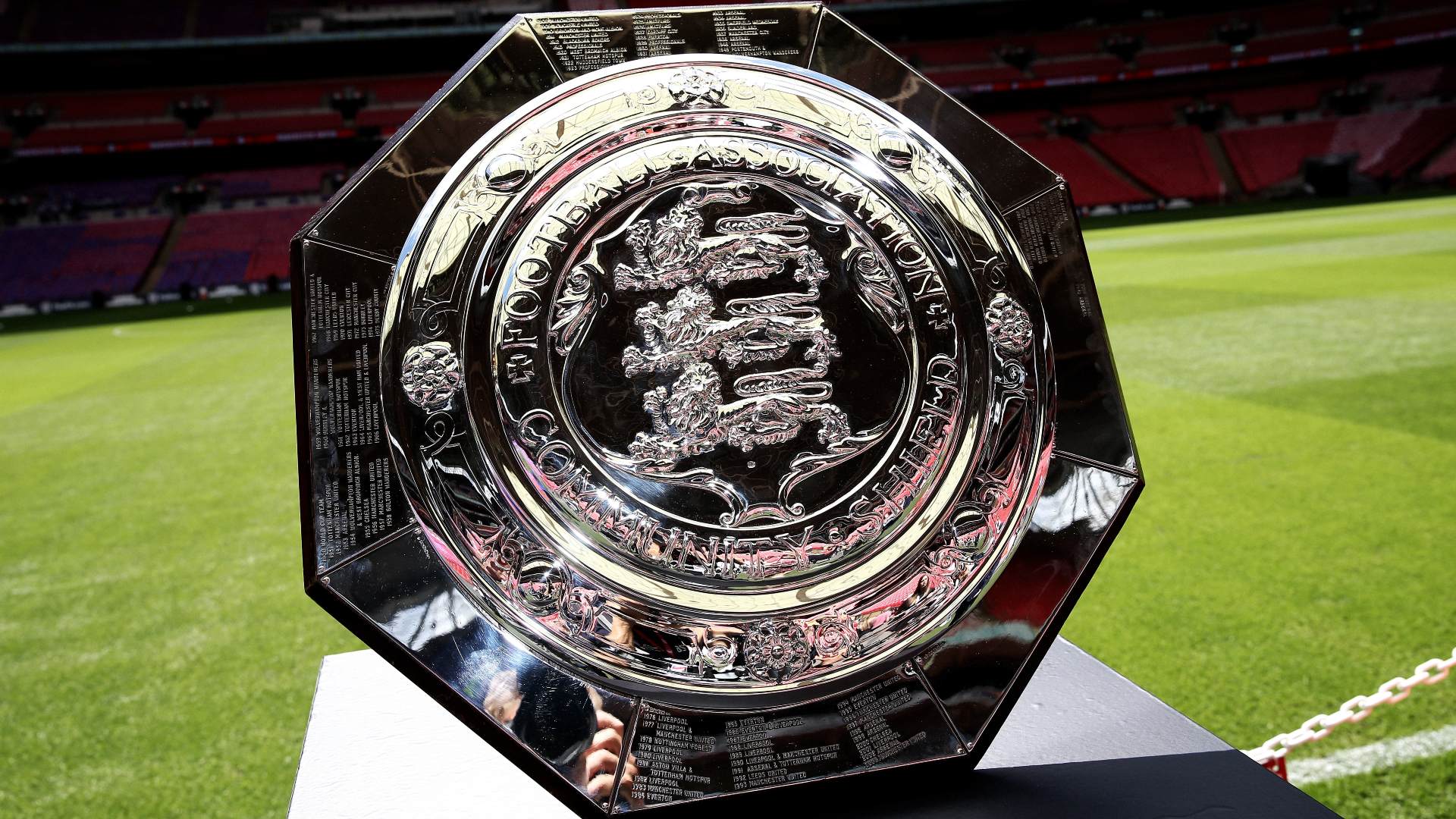 Il trofeo del Community Shield
