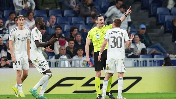 Mastantuono red card