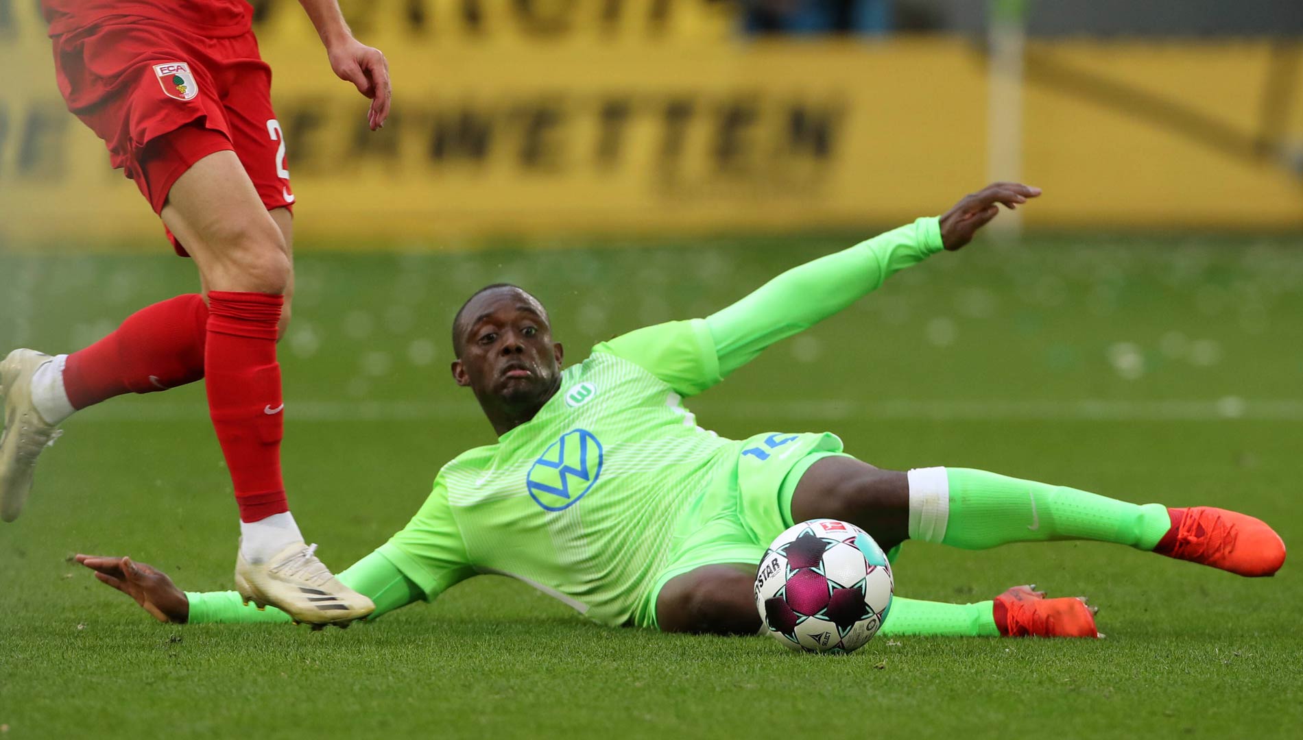 Jerome Roussillon VfL Wolfsburg FC Augsburg Bundesliga 2020