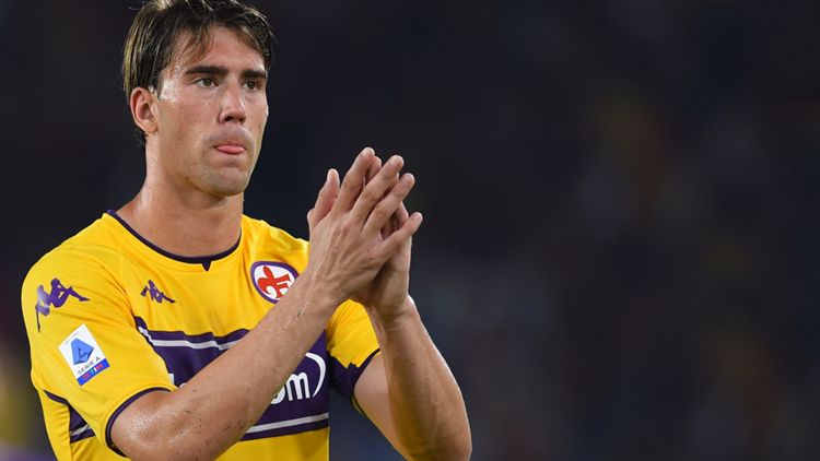 Vlahovic in azione con la maglia della Fiorentina