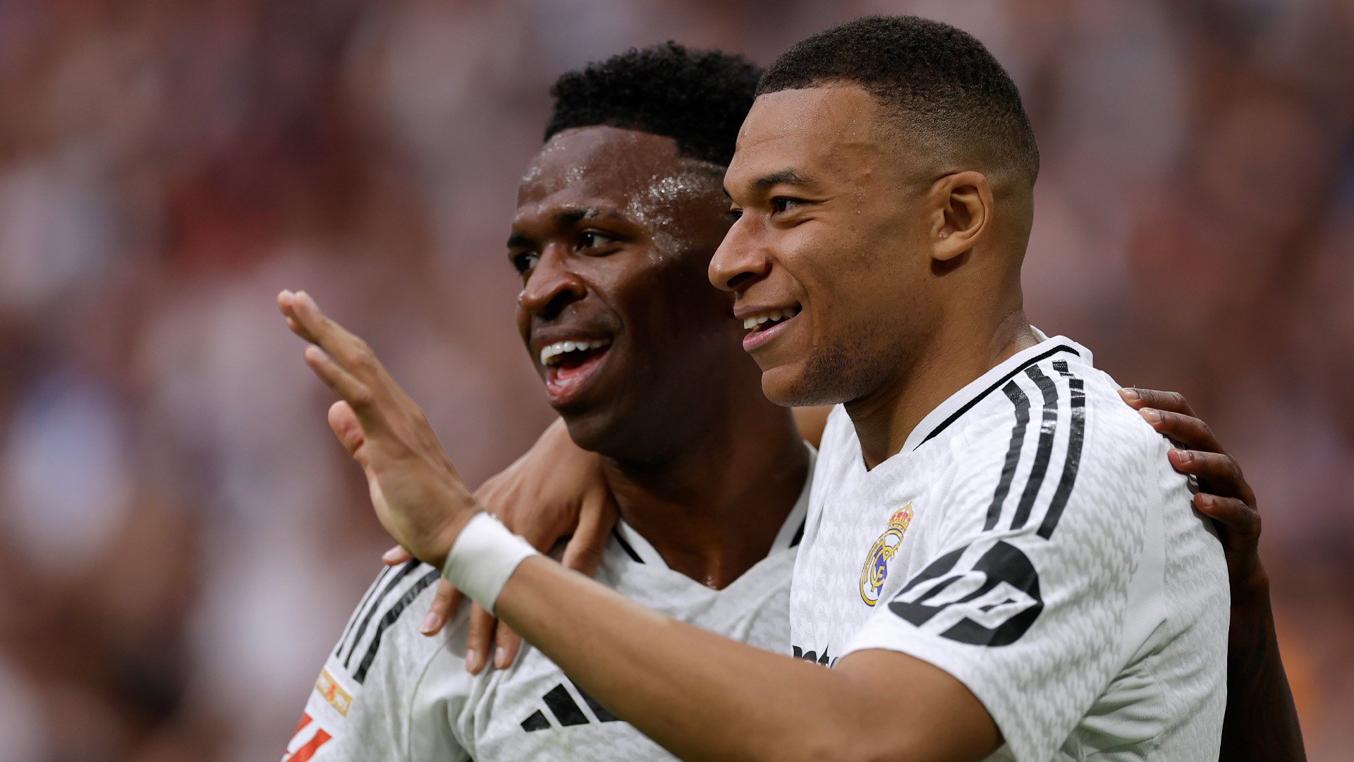 Mbappé esulta con Vinicius Jr al Real Madrid