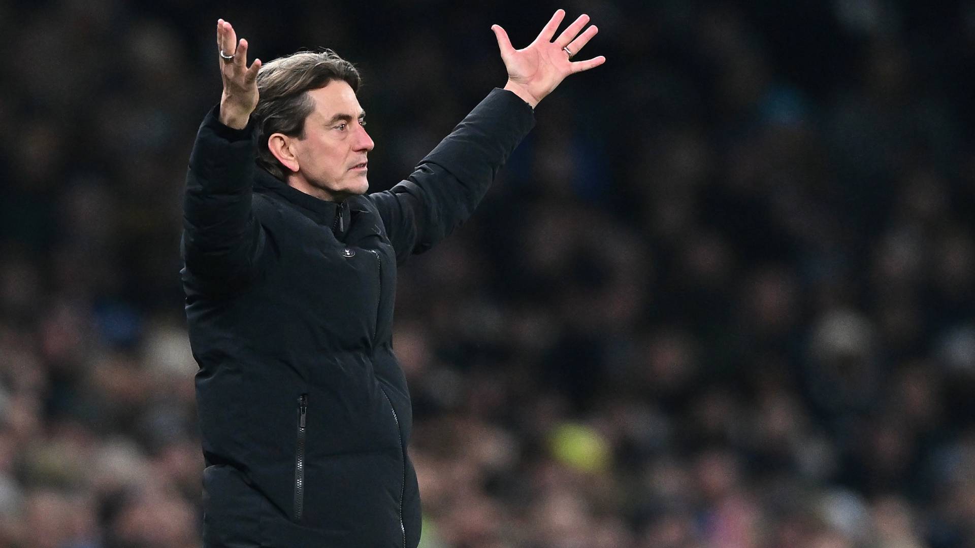 Spurs manager Thomas Frank vs Villa_10012026