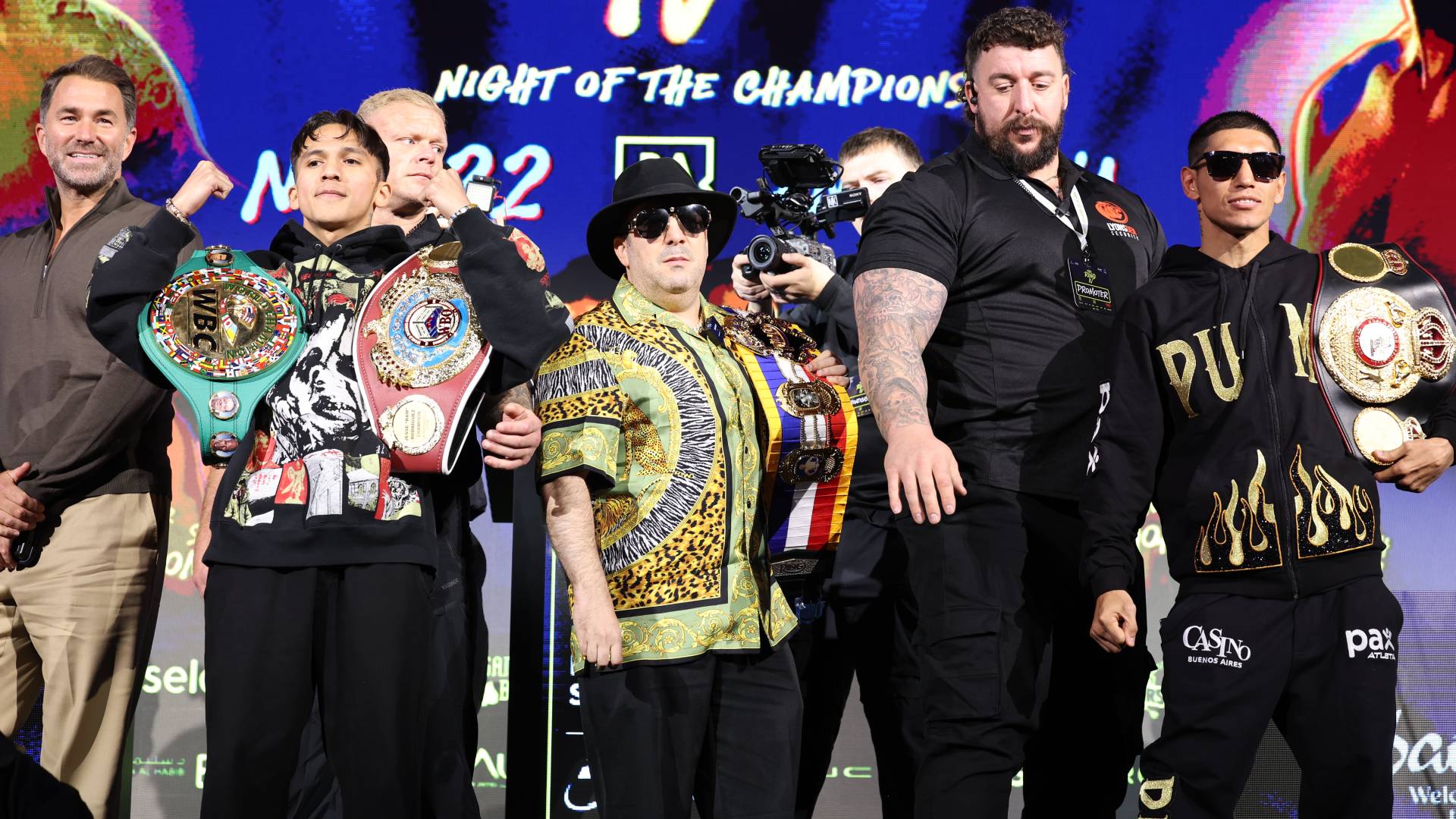 Bam Rodriguez and Martinez pose at press conference_20112025