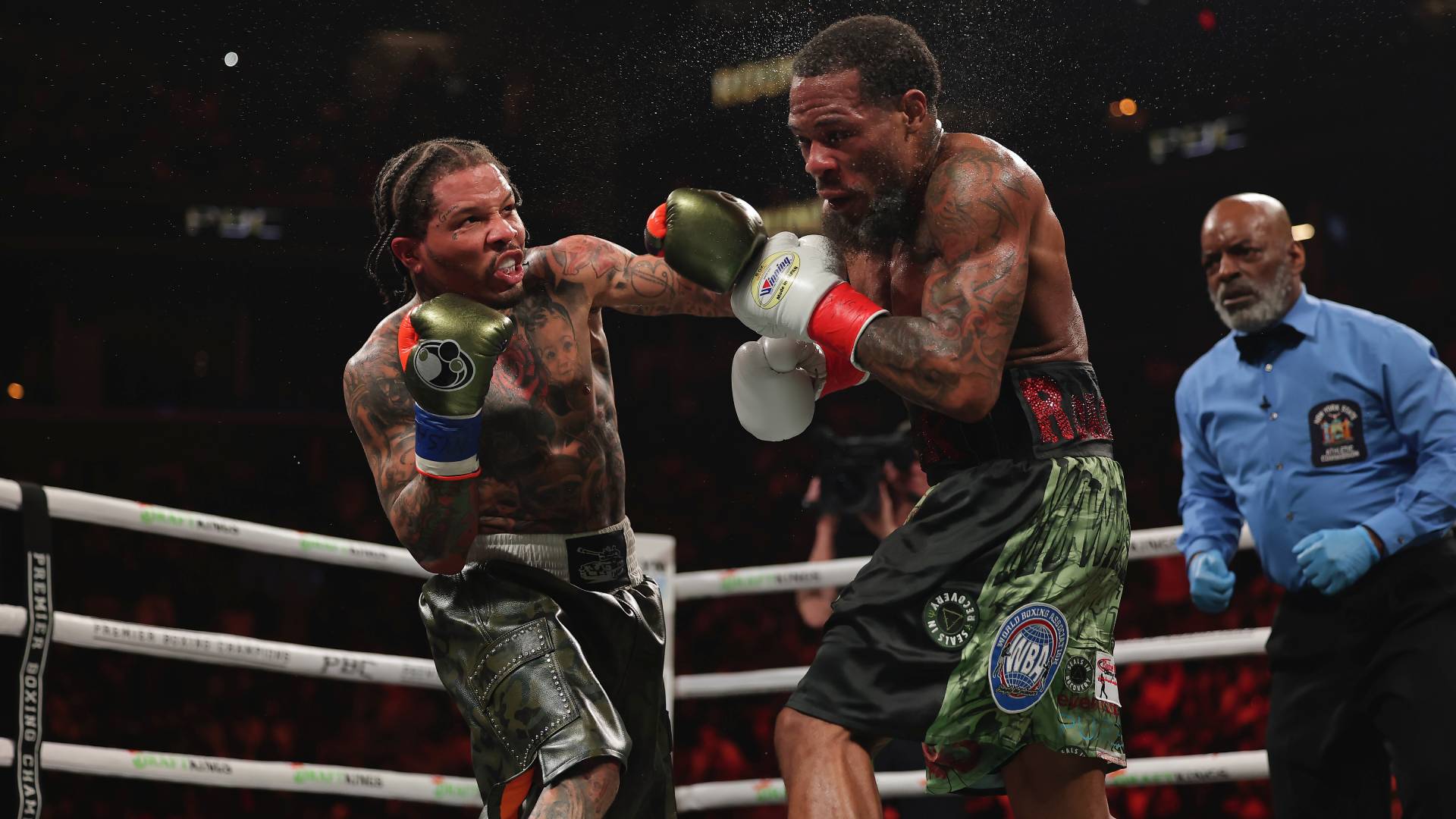 Gervonta Davis lands left hand on Lamont Roach_01032025