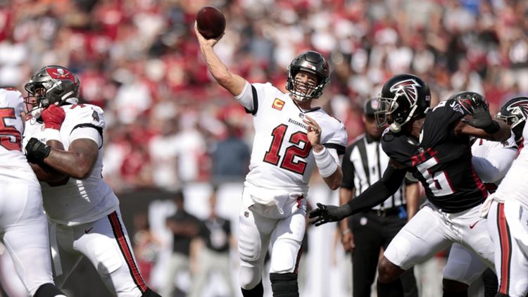 Tom Brady lancia sotto pressione