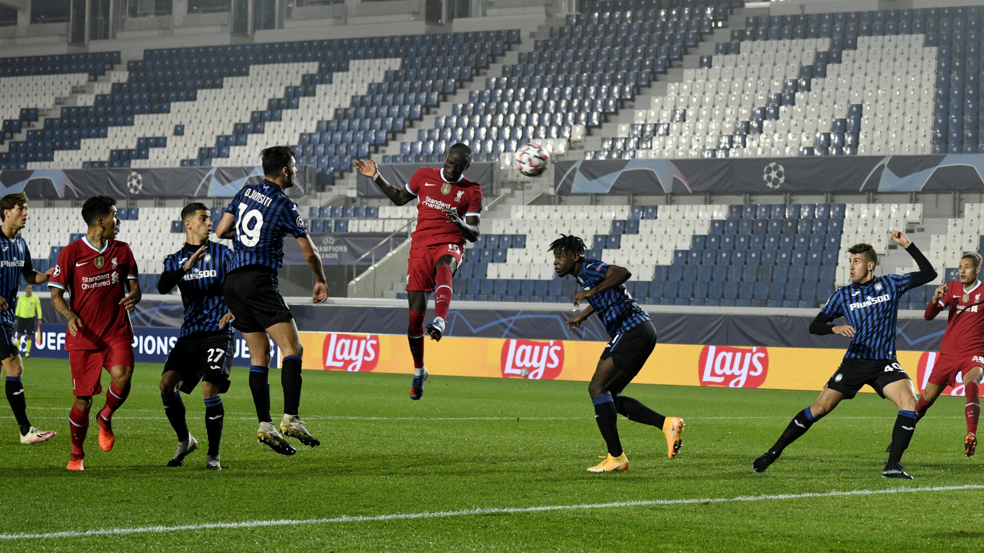 ONLY GERMANY Atalanta Bergamo FC Liverpool Champions League Sadio Mane Kopfball Berat Ridvan Djimsiti Duvan Esteban Zapata 03112020