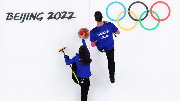 PECHINO 2022 - La coppia italiana Constantini-Mosaner medaglia d'oro nel doppio misto di Curling
