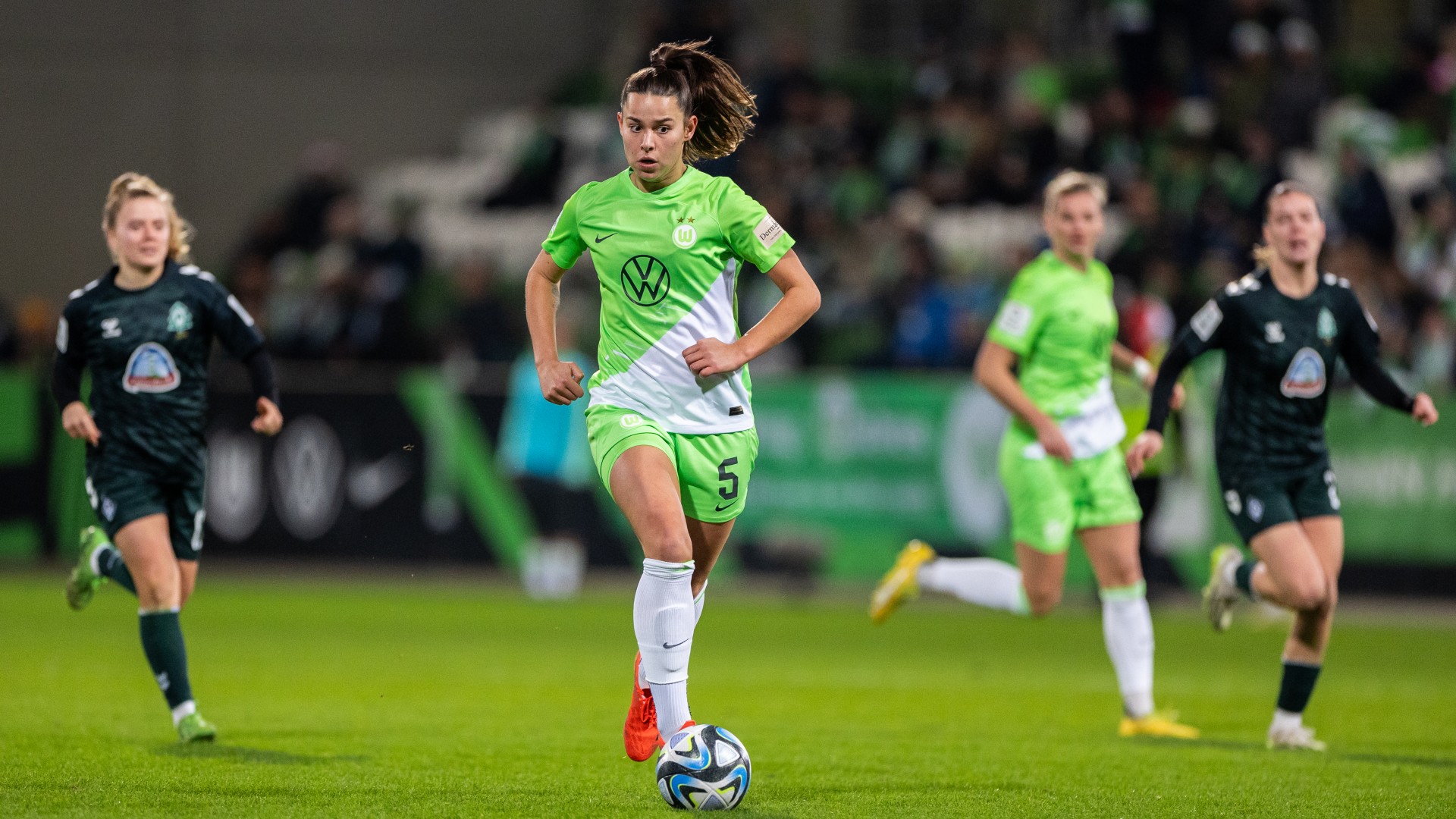 VfL Wolfsburg Lena Oberdorf Bundesliga 171223