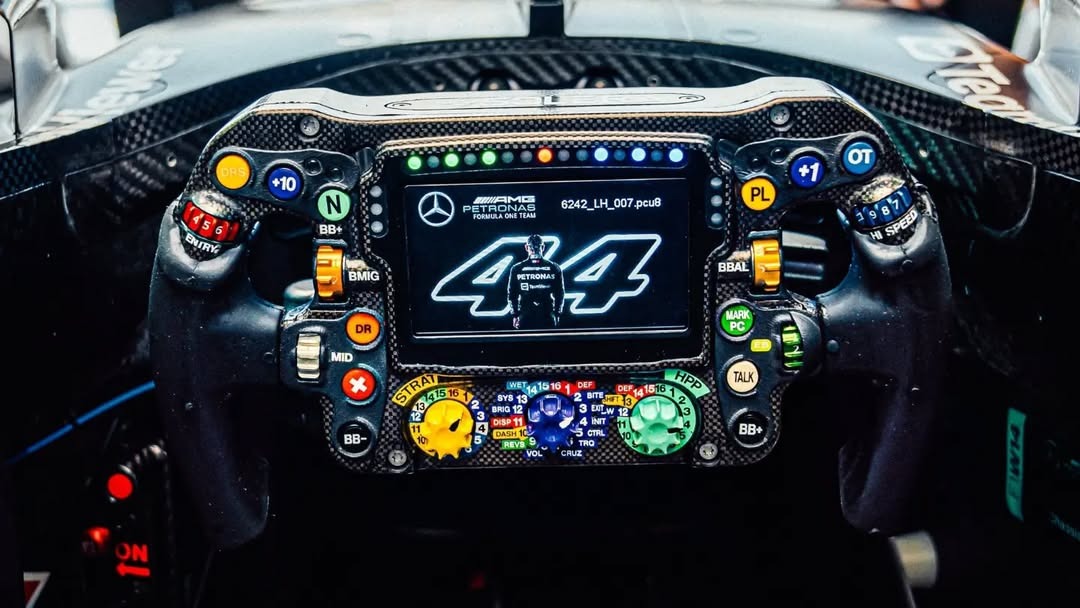 Volante Mercedes Hamilton