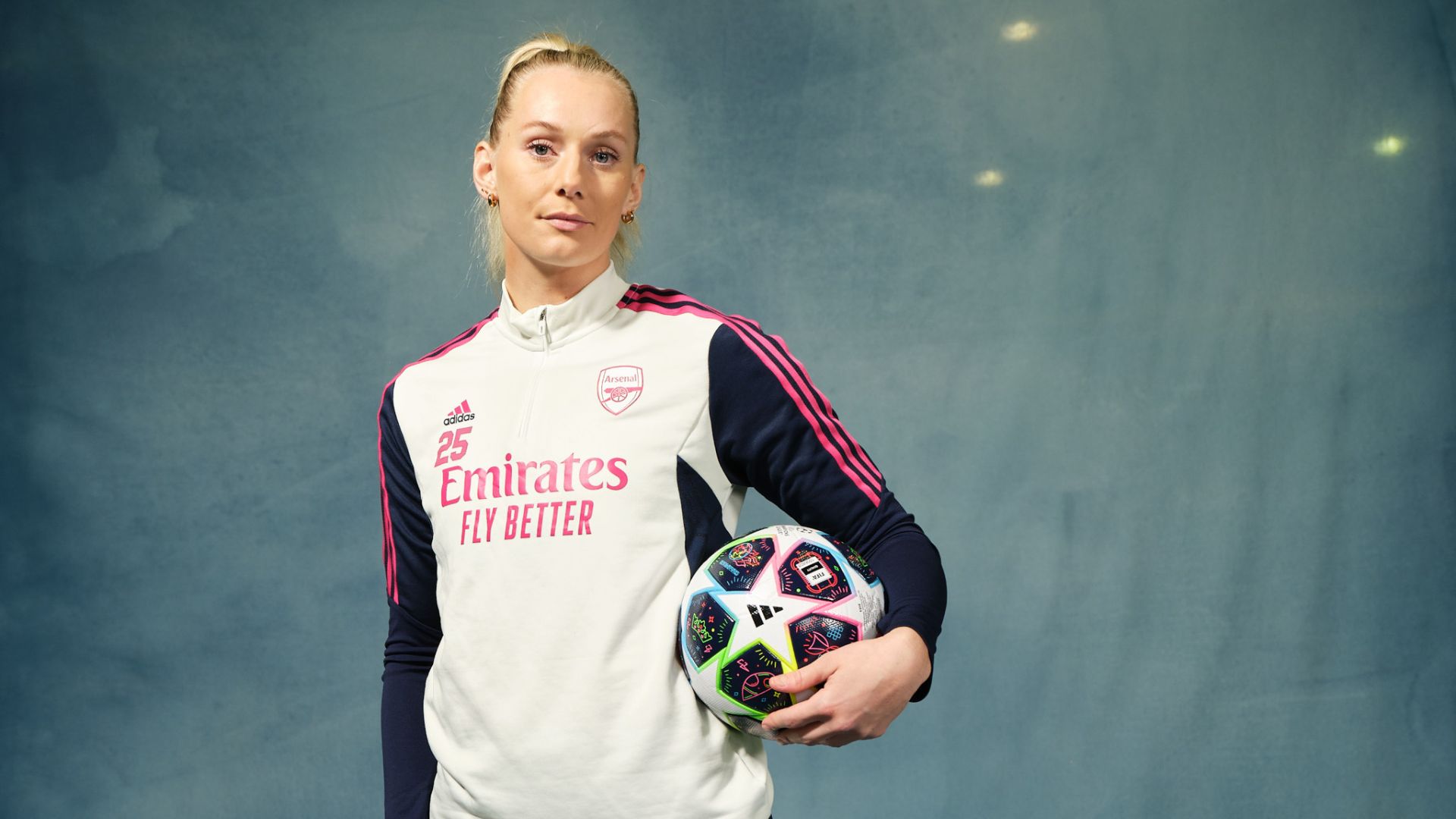 Adidas presenta UWCL Pro Ball Eindhoven, il pallone ufficiale della finale della UEFA Women's Champions League