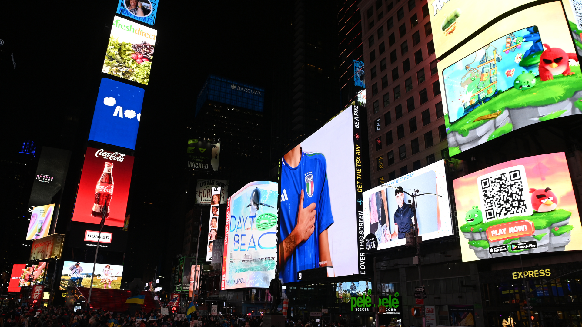 Le maglie dell'Italia a Times Square