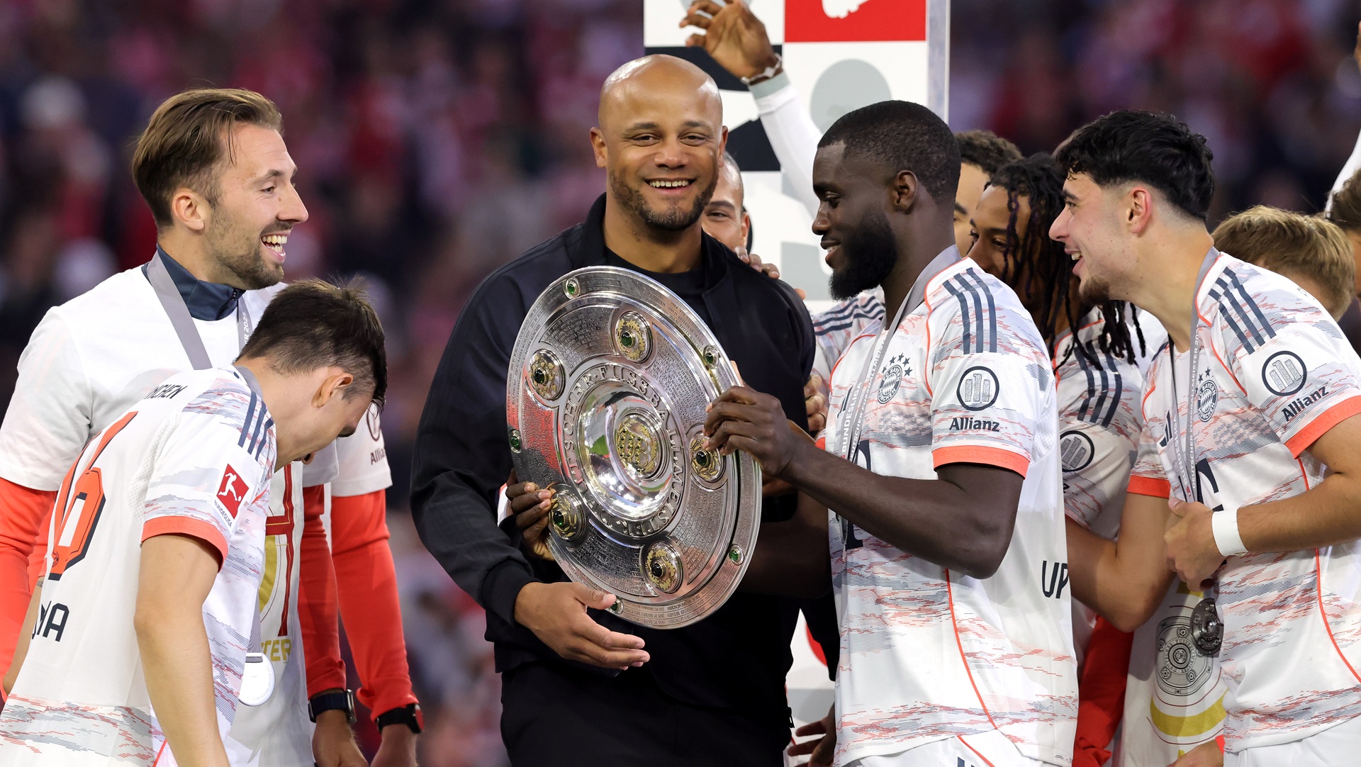 Kompany con il Meisterschale