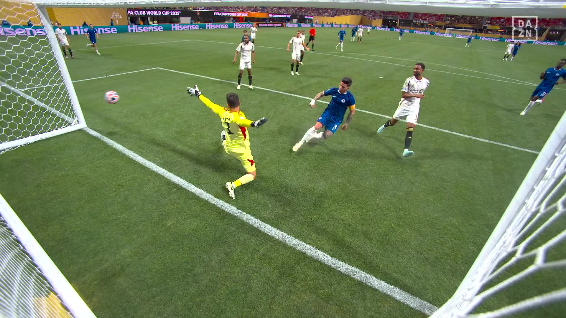 Fernandez scores for Chelsea