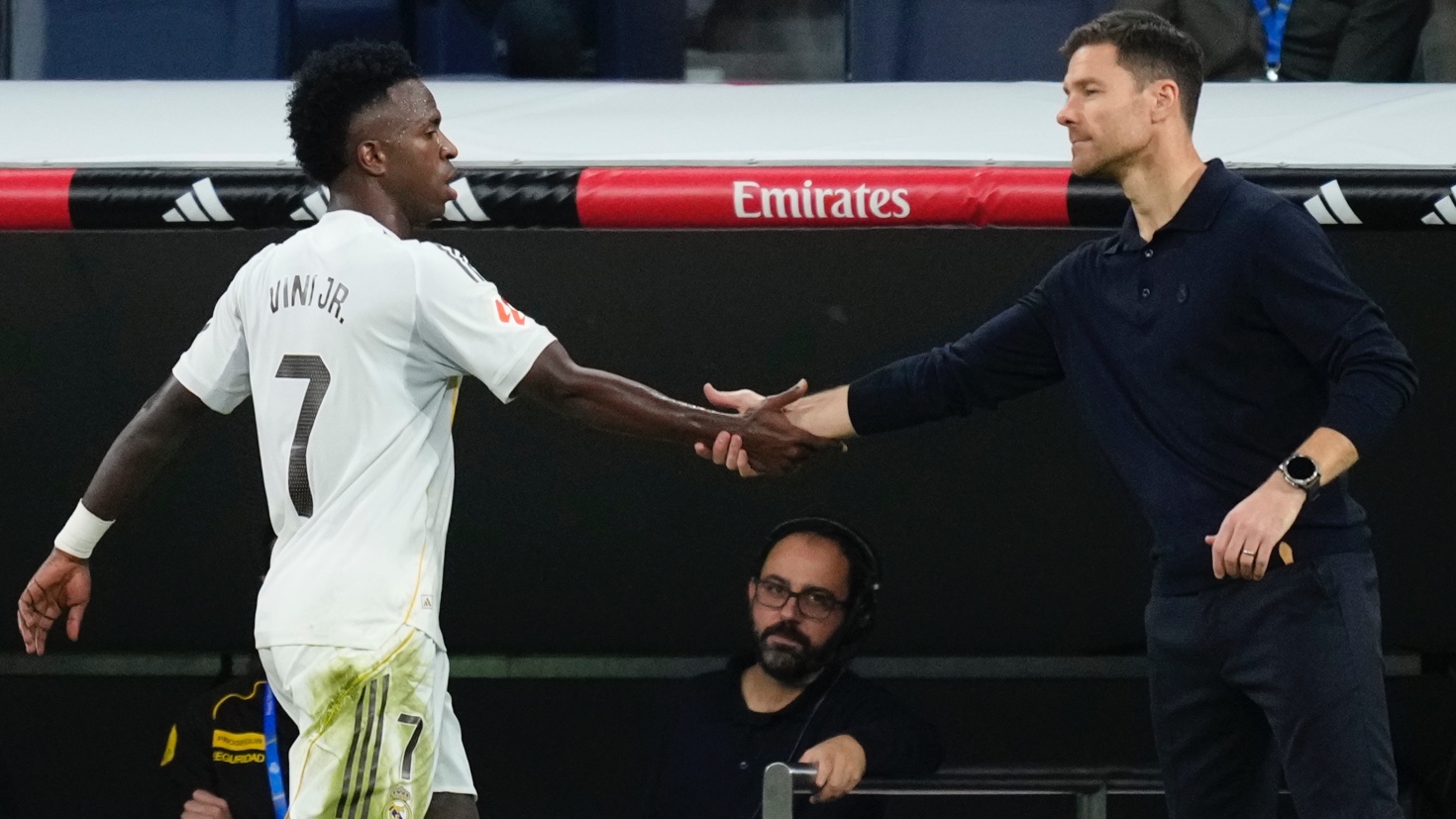 vinicius-xabi-alonso-liga-football-soccer-20251127