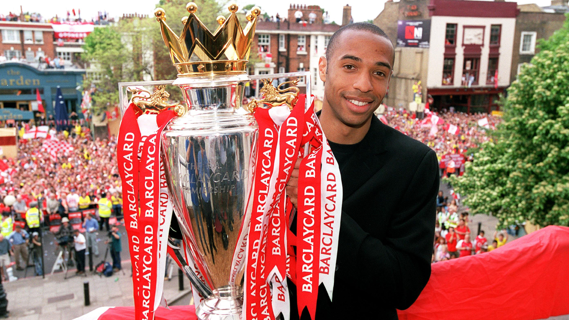 thierry-henry-arsenal-trophy-getty-ftr