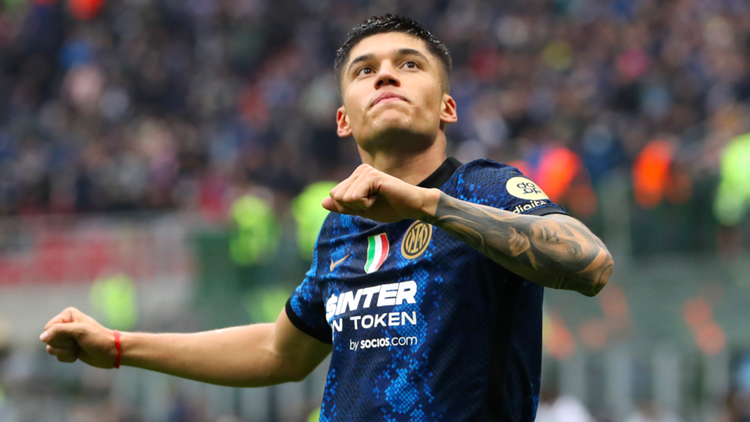 Joaquin Correa esulta con Inter