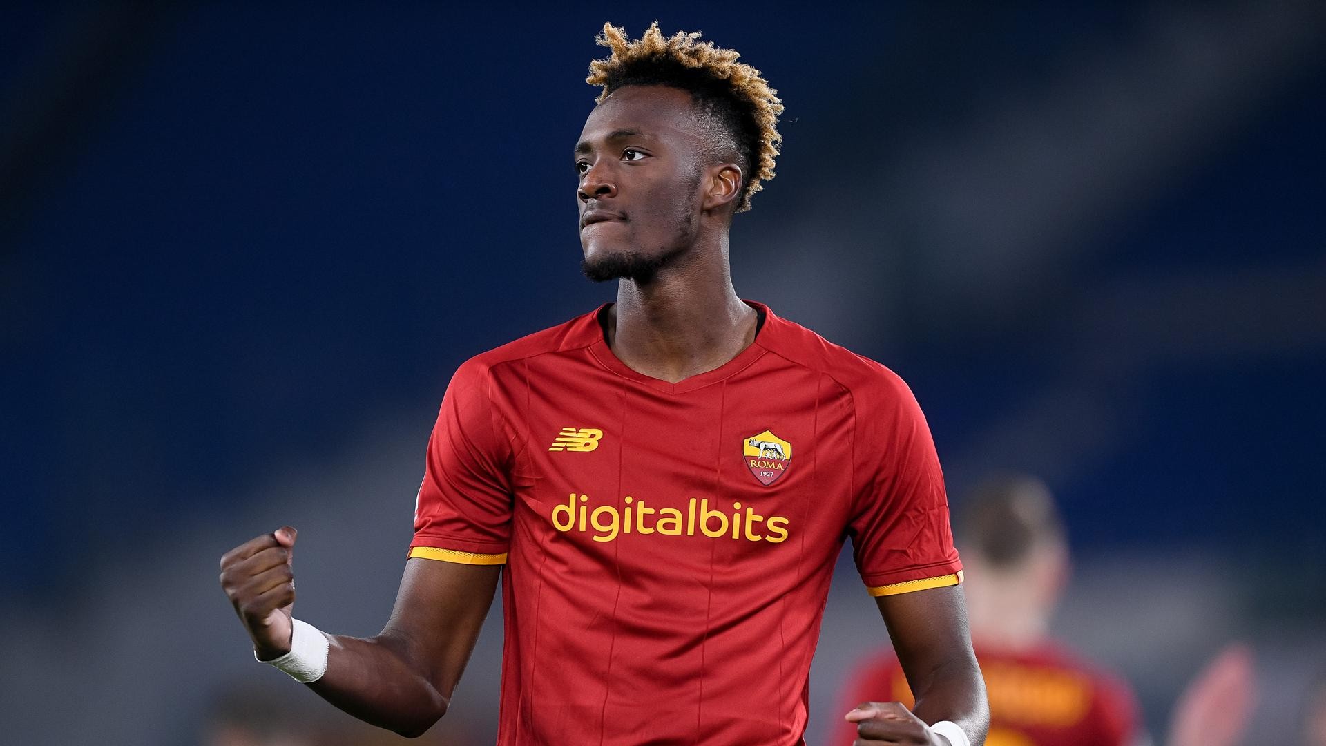 Tammy Abraham esulta dopo la semifinale di Conference League