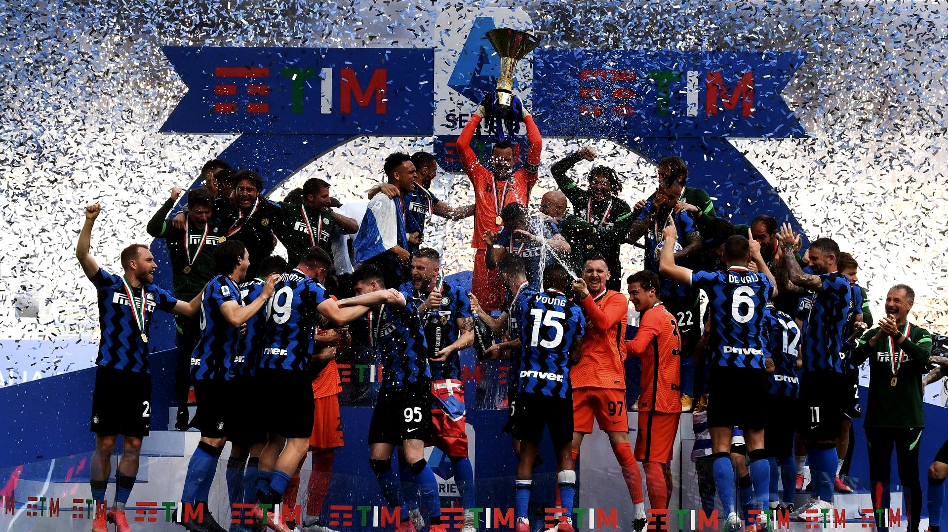 L'Inter festeggia la vittoria dello scudetto