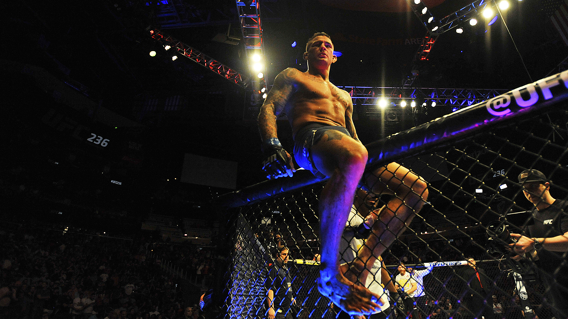 ONLY GER UFC 236 Holloway v Poirier 2 Dustin Poirier on fence 13042019