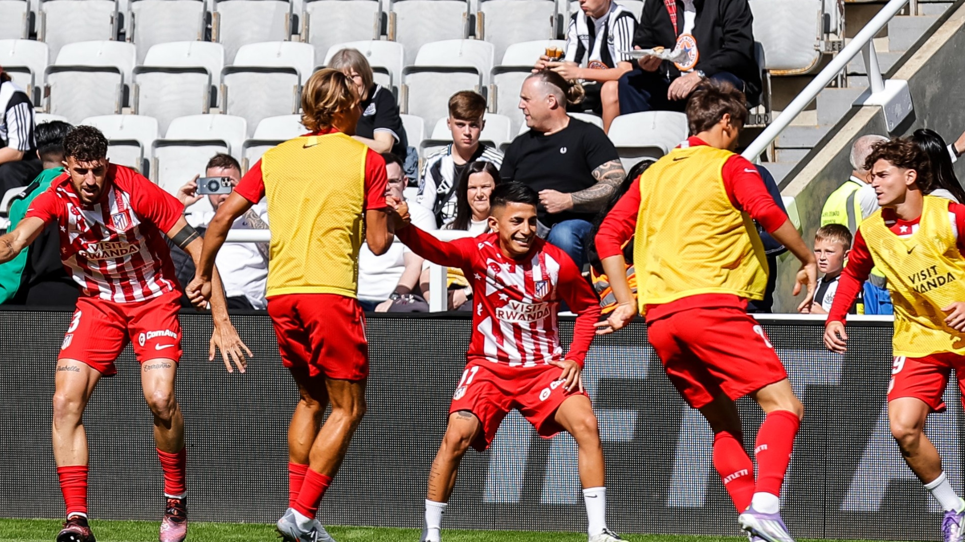 Atlético calentamiento newcastle
