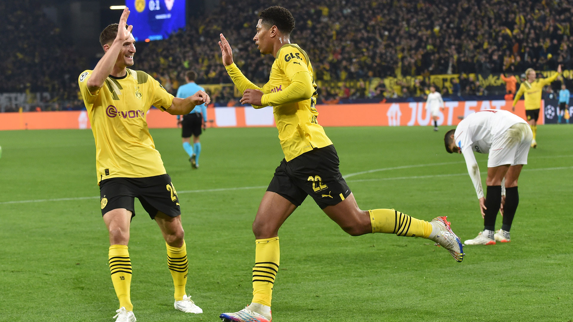 Jude Bellingham Thomas Meunier BVB Borussia Dortmund Champions League 11102022