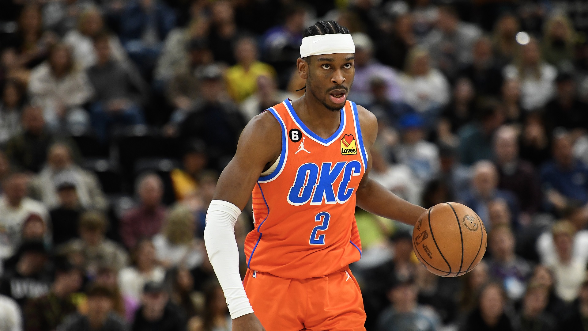 Shai Gilgeous-Alexander con la maglia degli Oklahoma City Thunder