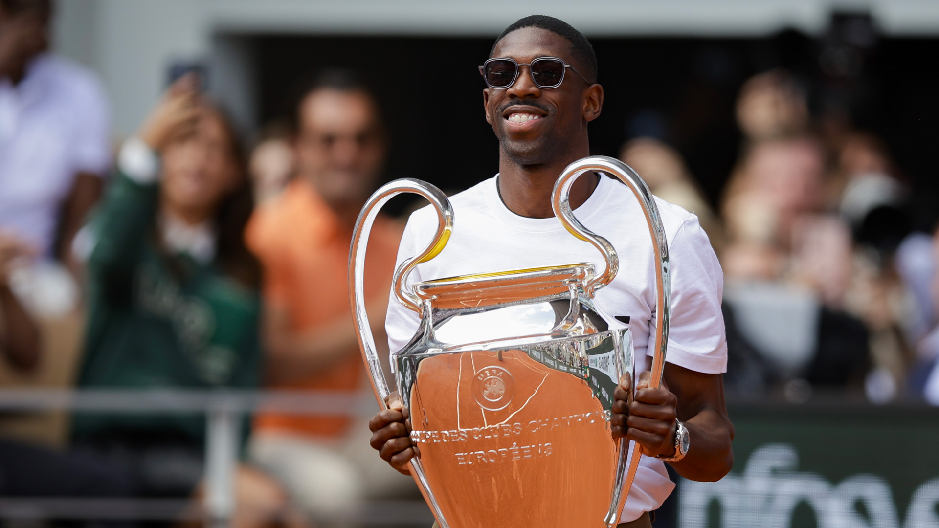 Ousmane Dembele festeggia la vittoria della Champions League