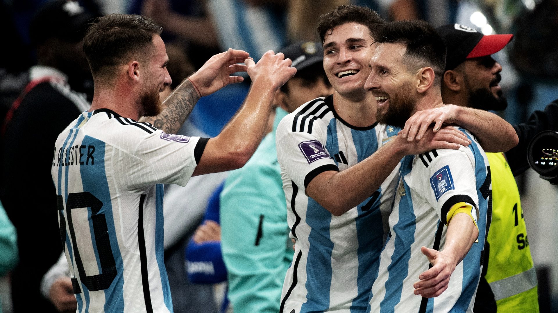 2022-12-13-argentina-lionel-messi-julian-alvarez