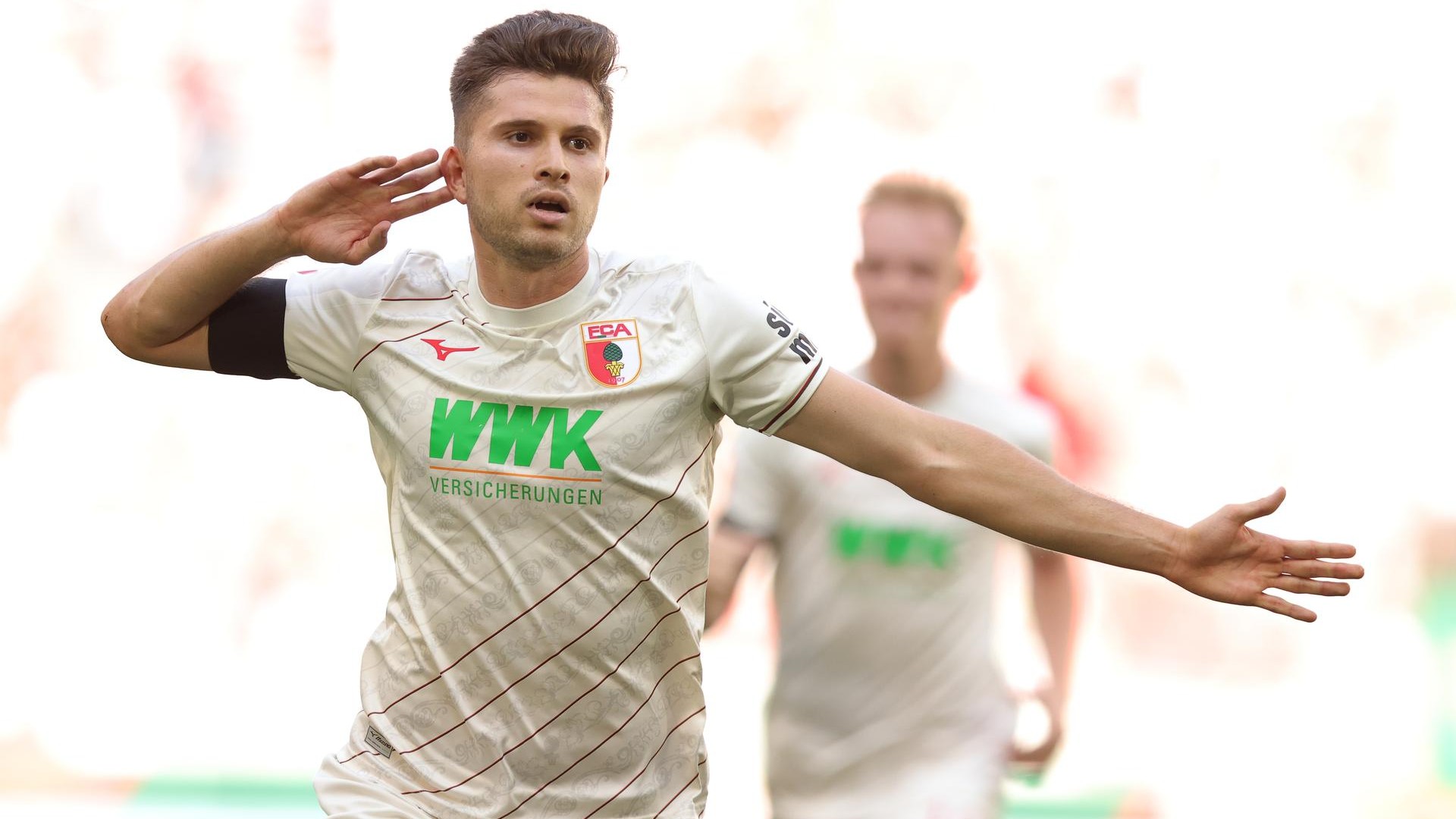 Elvis Rexhbecaj FC Augsburg Bundesliga 23082024