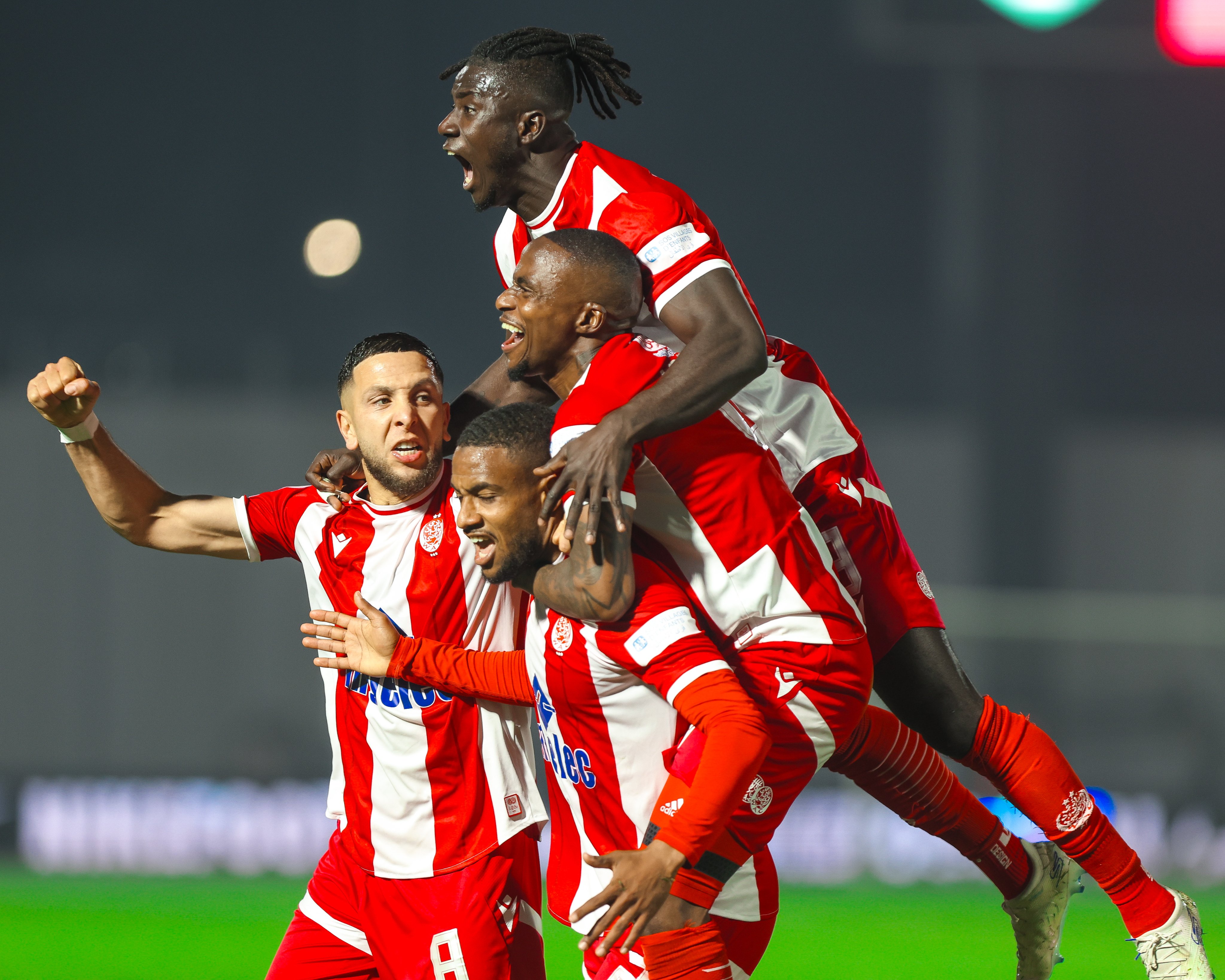 Wydad celebrando