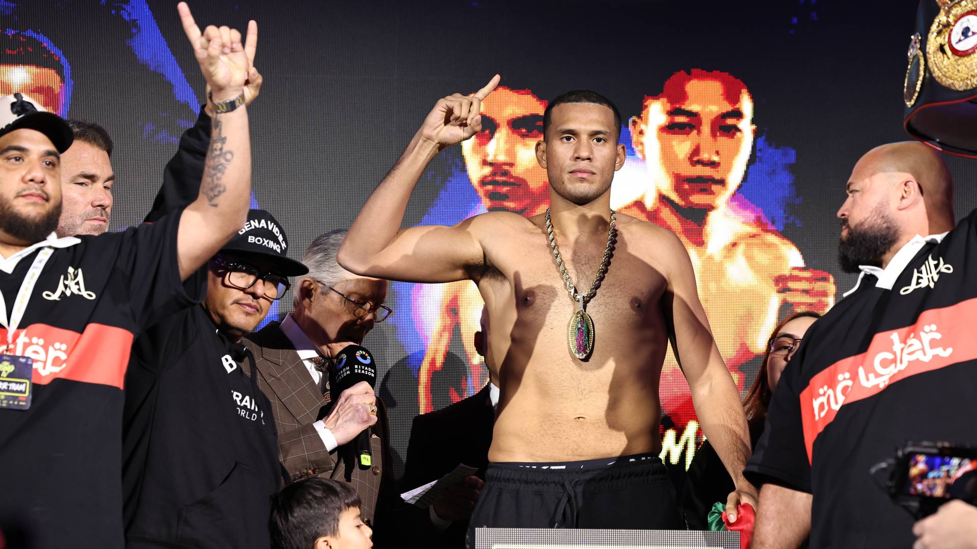 David Benavidez on scales_21112025